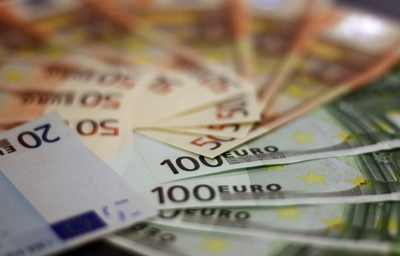 Grafico che illustra le conseguenze di un conto in banca oltre 5.000 euro e le nuove normative.