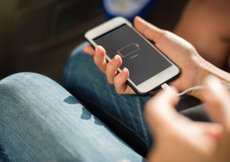 Smartphone: ecco il trucco per farlo durare il doppio della batteria