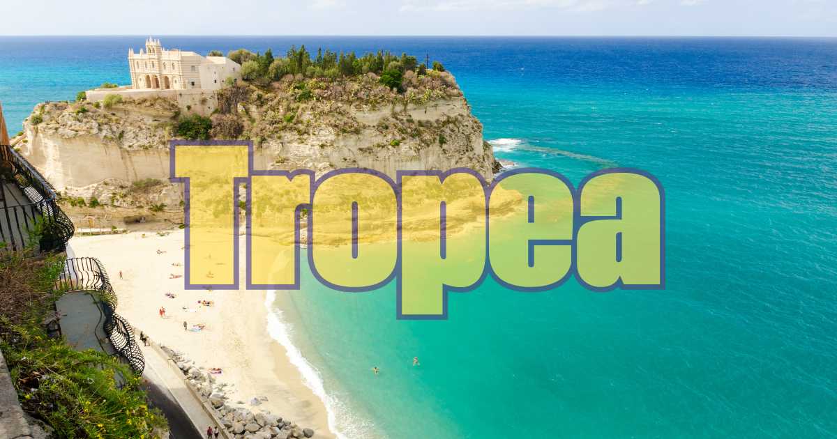 Spiaggia di Tropea, calette tranquille e panorami mozzafiato lontano dalla folla.