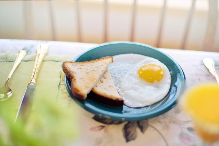 Una dietista spiega perché 30 grammi di proteine a colazione stanno cambiando la vita agli over 40